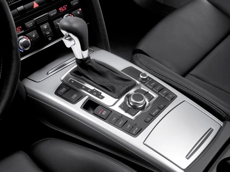 2007 Audi S6 Center Console Picture
